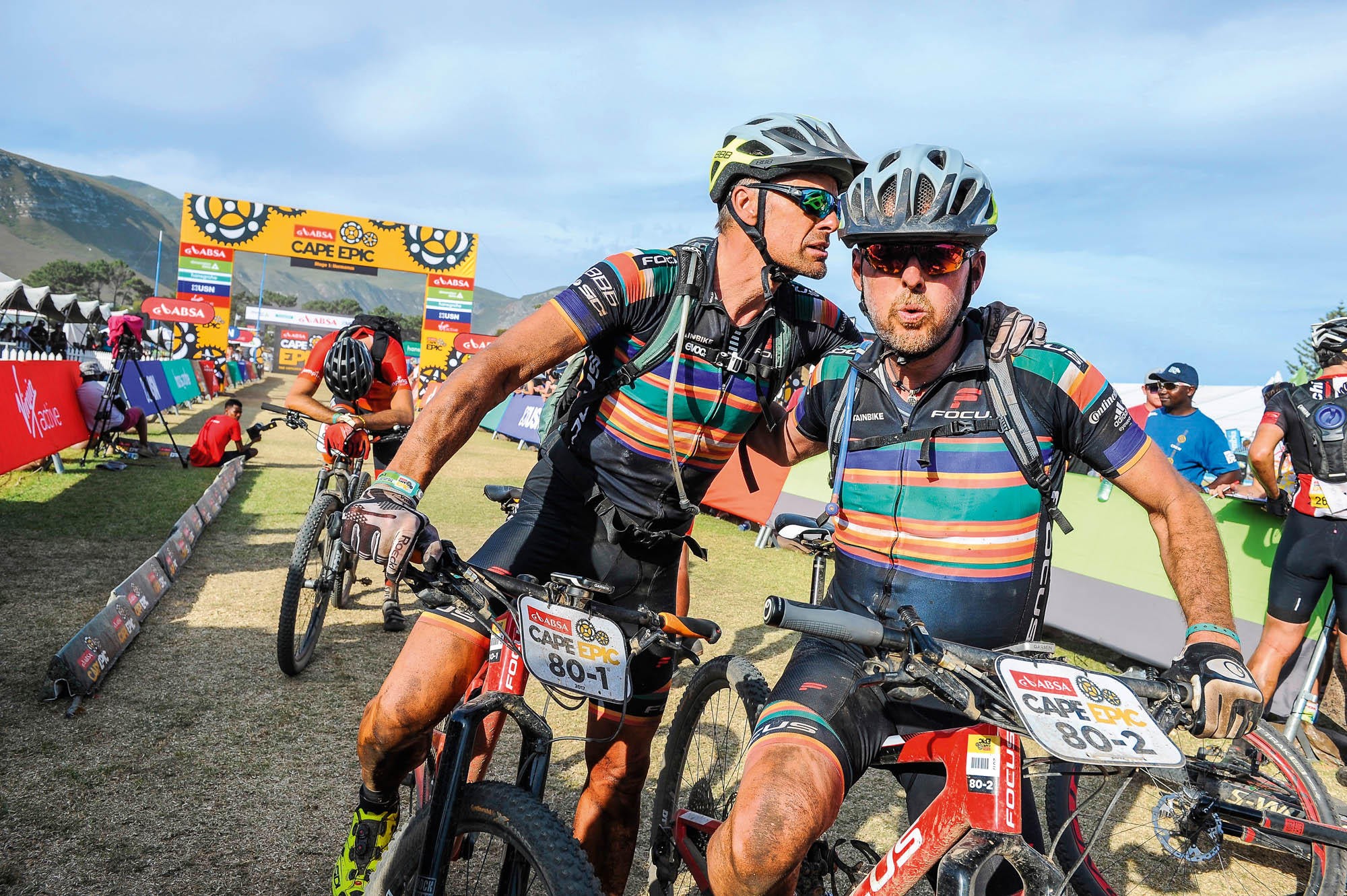 Mike Kluge und ich im Ziel der ersten Etappe beim Cape Epic.