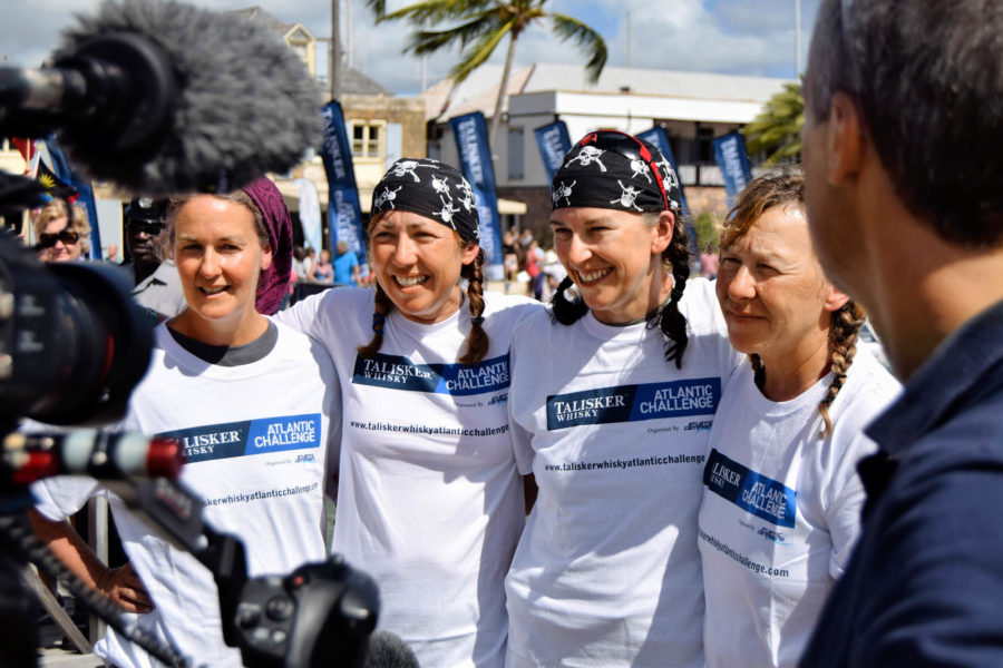 Helen Butters, Niki Doeg, Frances Davies und Janette Benaddi sind als Team Yorkshire Rows glücklich am Ziel