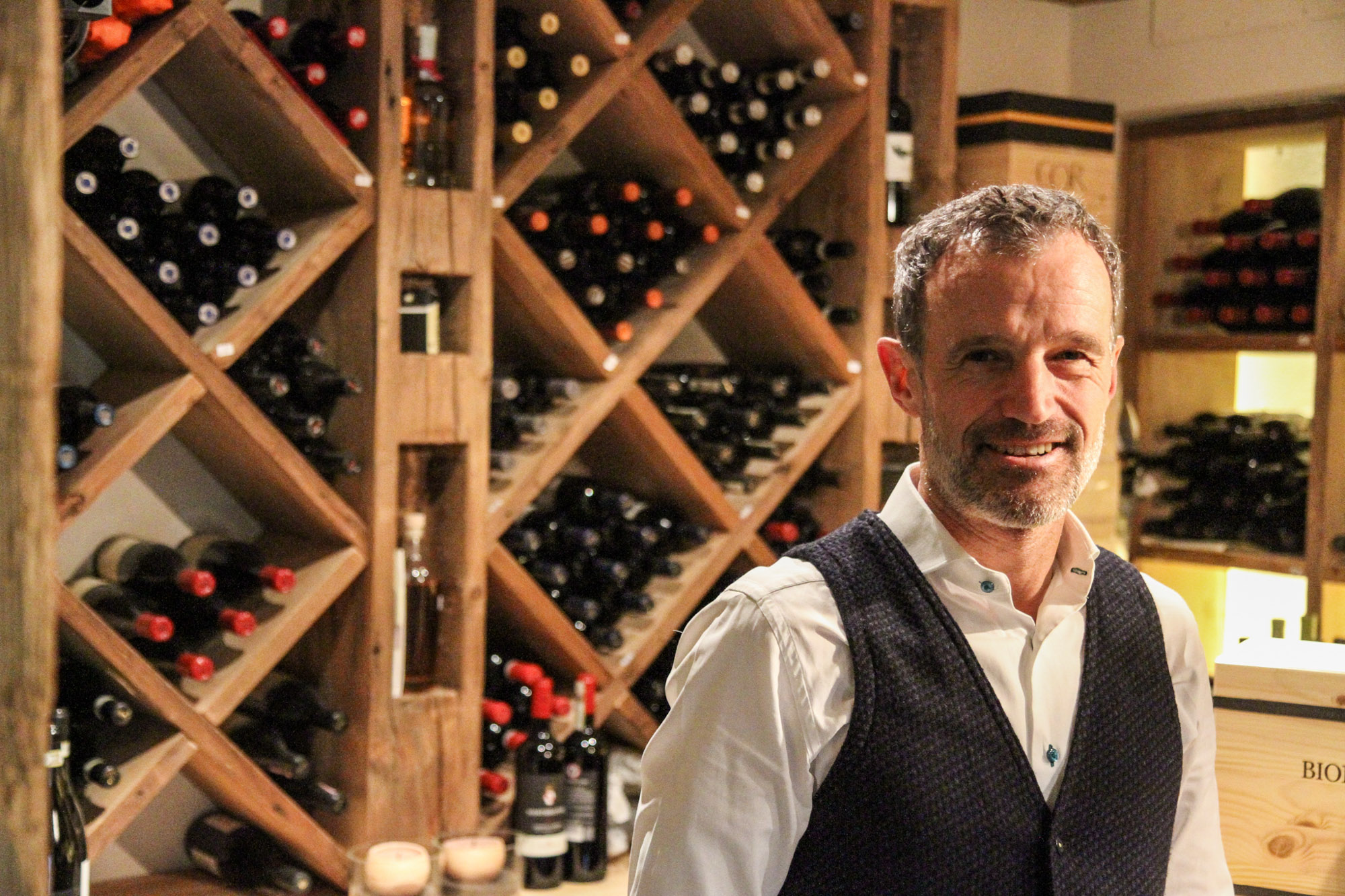 Der Hotelier und Sommelier Christoph Kofler in seinem Weinkeller