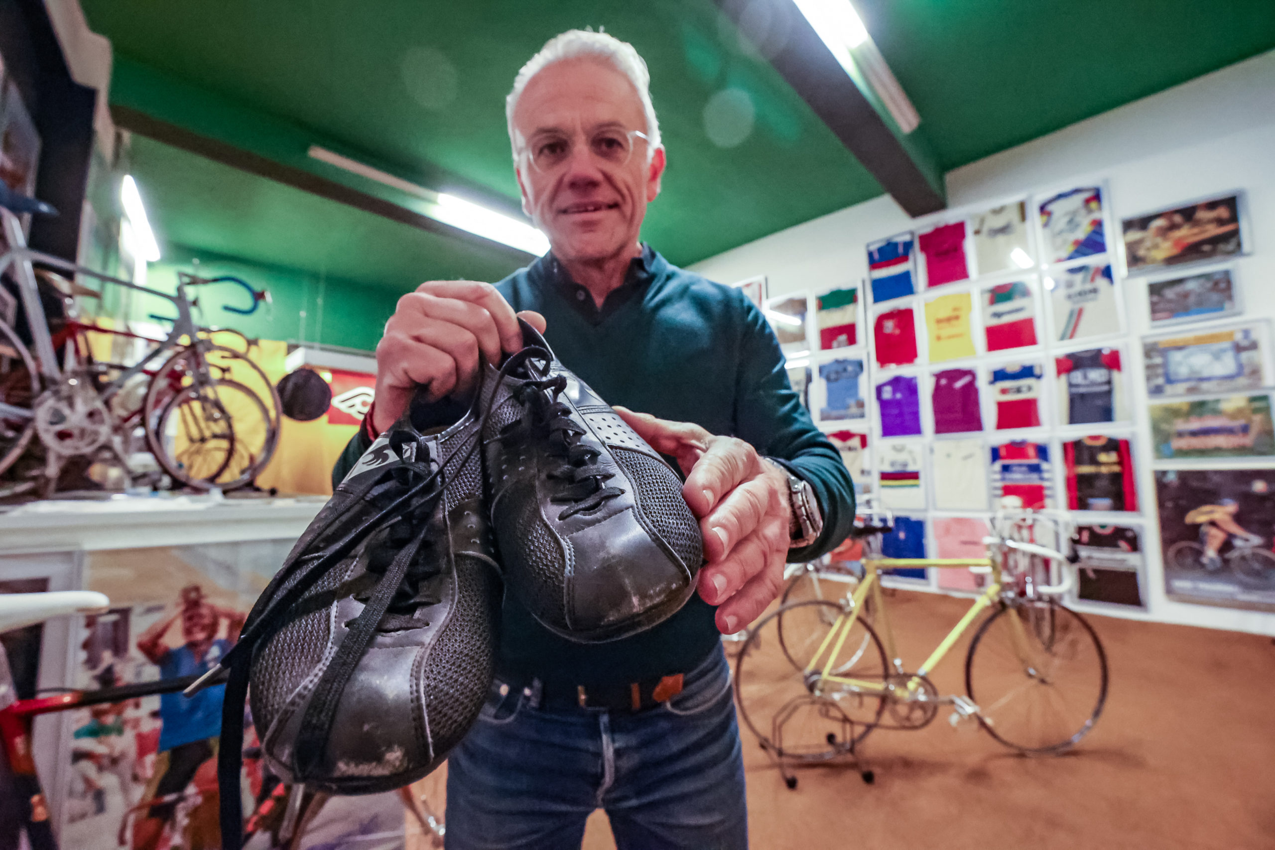 Der Rennrad-Sammler Andreas Höhnen pflegt eine bemerkenswerte Sammlung an historischen Rennrädern und Teilen